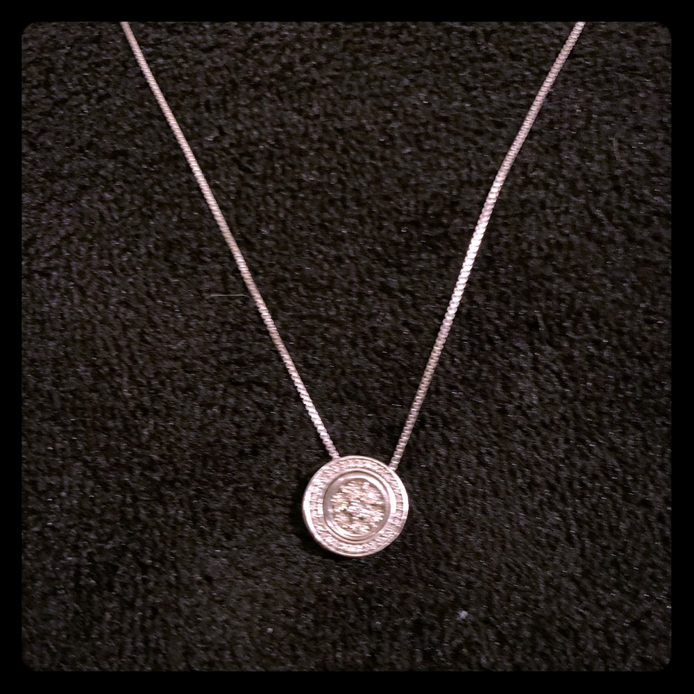 1/10 ct Round Diamond Pendant